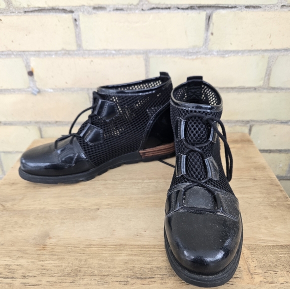 Sorel Major Lace-up Shot Boots - Picture 8 of 9